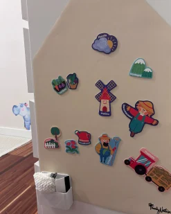 Lavagna Magnetica da Parete MagneKids™ - Casetta - 70x44 cm - Sabbia - Installazione Facile Senza Fori