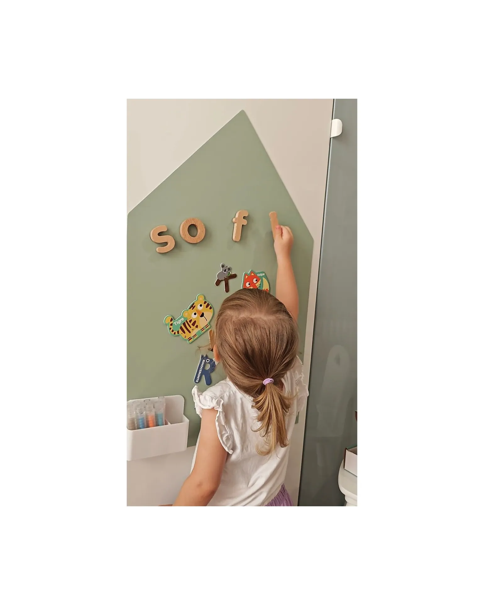 Lavagna Magnetica da Parete MagneKids™ - Casetta - 70x44 cm - Verde Salvia - Installazione Facile Senza Fori
