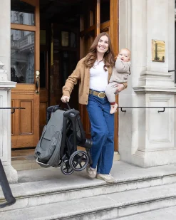 Passeggino Valora 4 in 1 - Ebony - Compatto, Reversibile con Parapioggia e Adattatori - dalla Nascita fino a 22 kg
