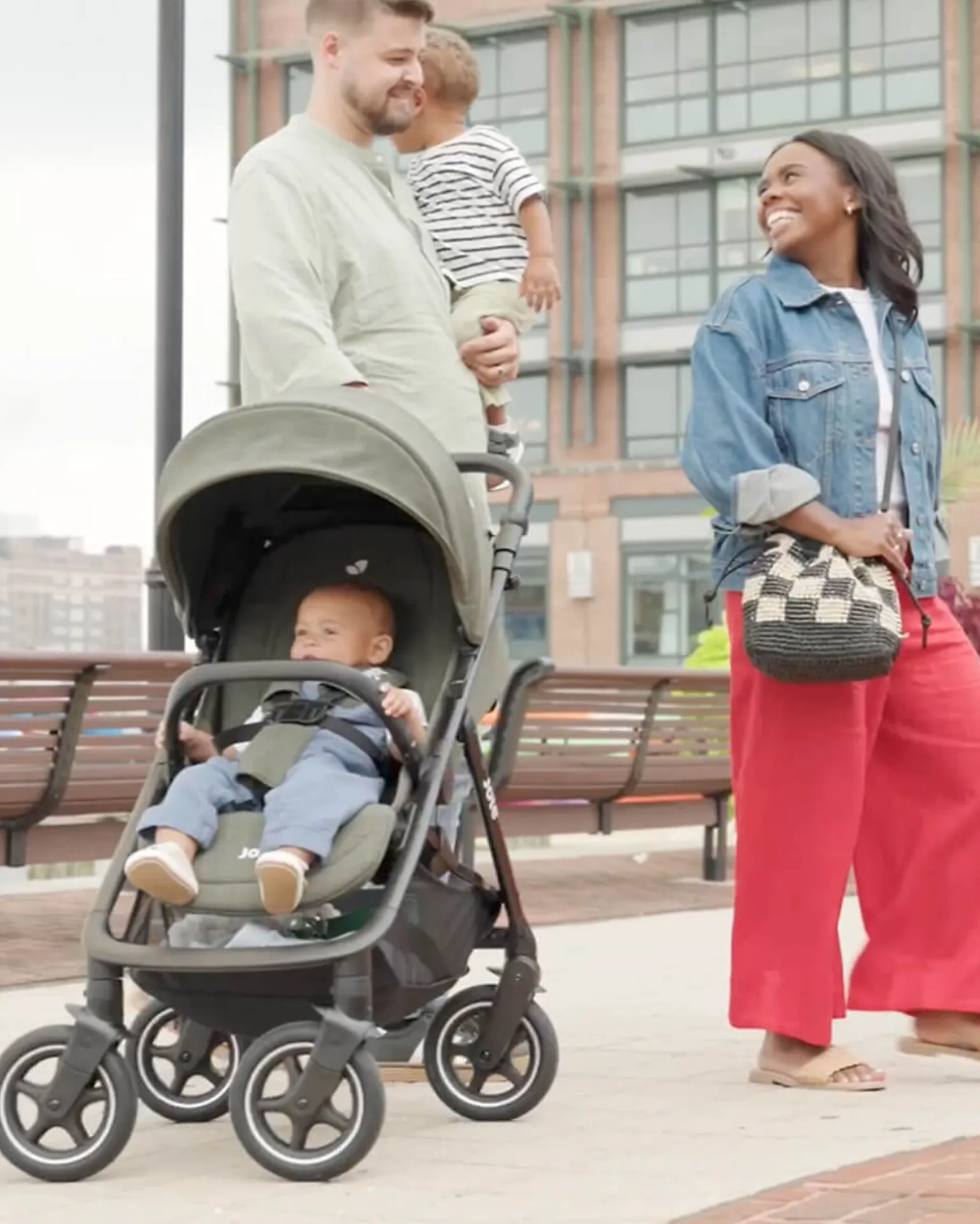 Passeggino Versadrift 4 in 1 con Ruote a 360° - Verde – Reversibile, dalla Nascita fino a 22 kg