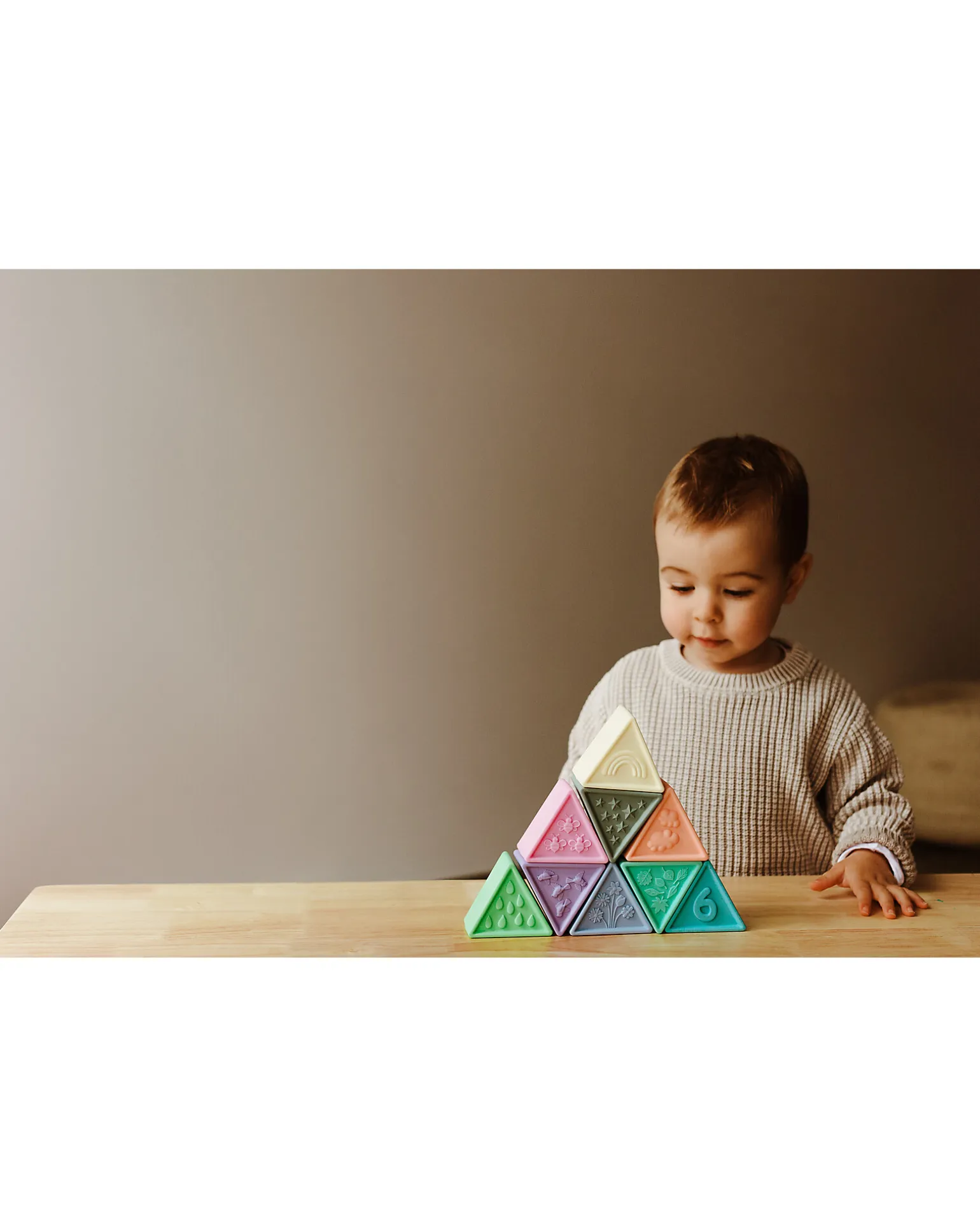 Set Gioco Triblox - 9 Tessere Triangolari - Rainbow Pastel - Silicone