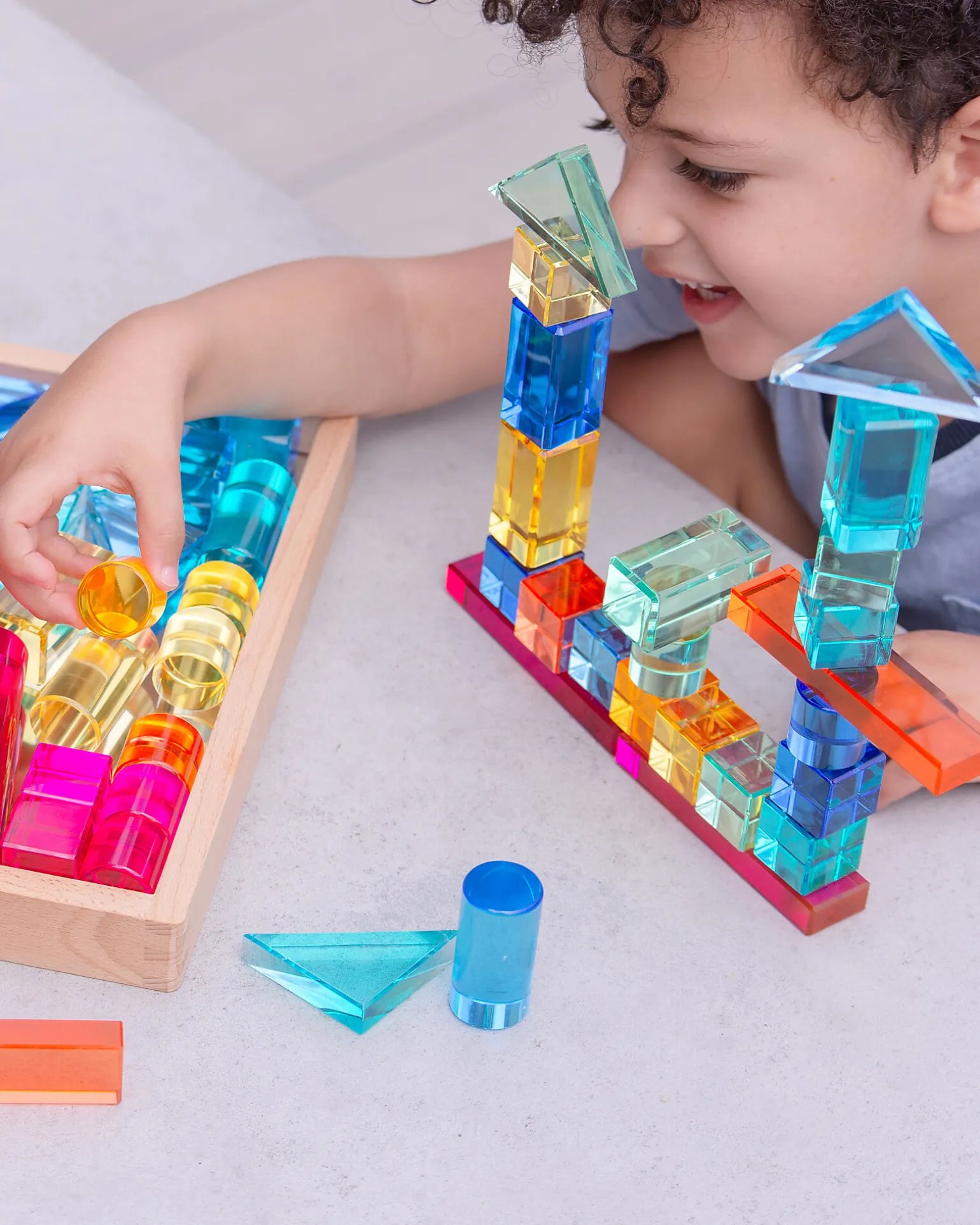 Set Gioco Vassoio con Specchio e Gemme in Sette Forme Diverse - 72 Pezzi - dai 3 Anni - Per Lavagna Luminosa