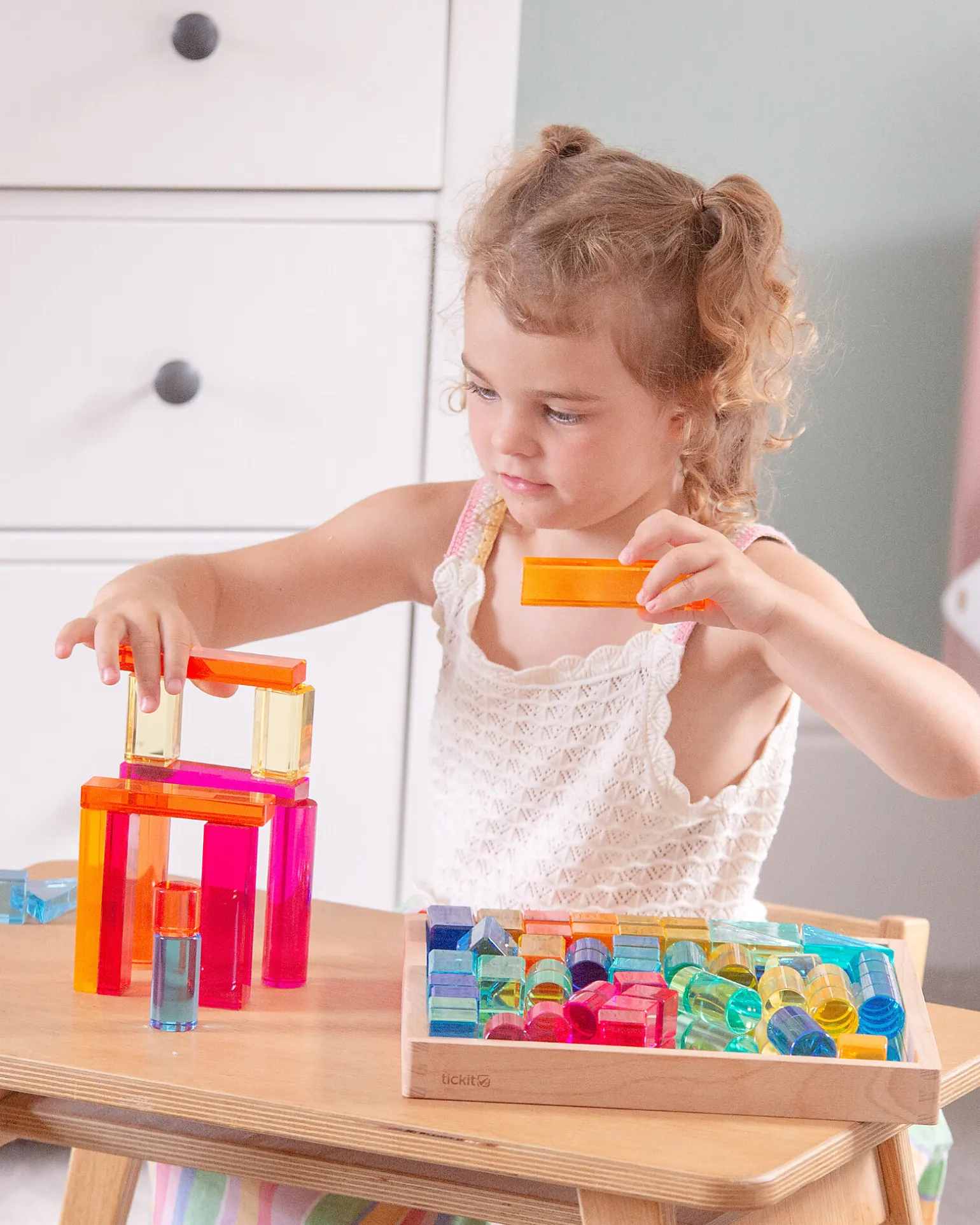 Set Gioco Vassoio con Specchio e Gemme in Sette Forme Diverse - 72 Pezzi - dai 3 Anni - Per Lavagna Luminosa