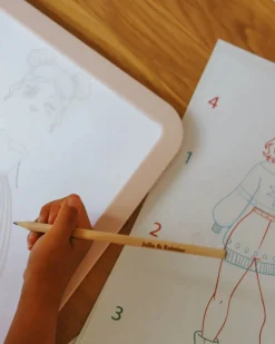 Tavola Luminosa per Disegno e Scrittura - Moda - Creatività e Divertimento per Bambini - 5+ anni