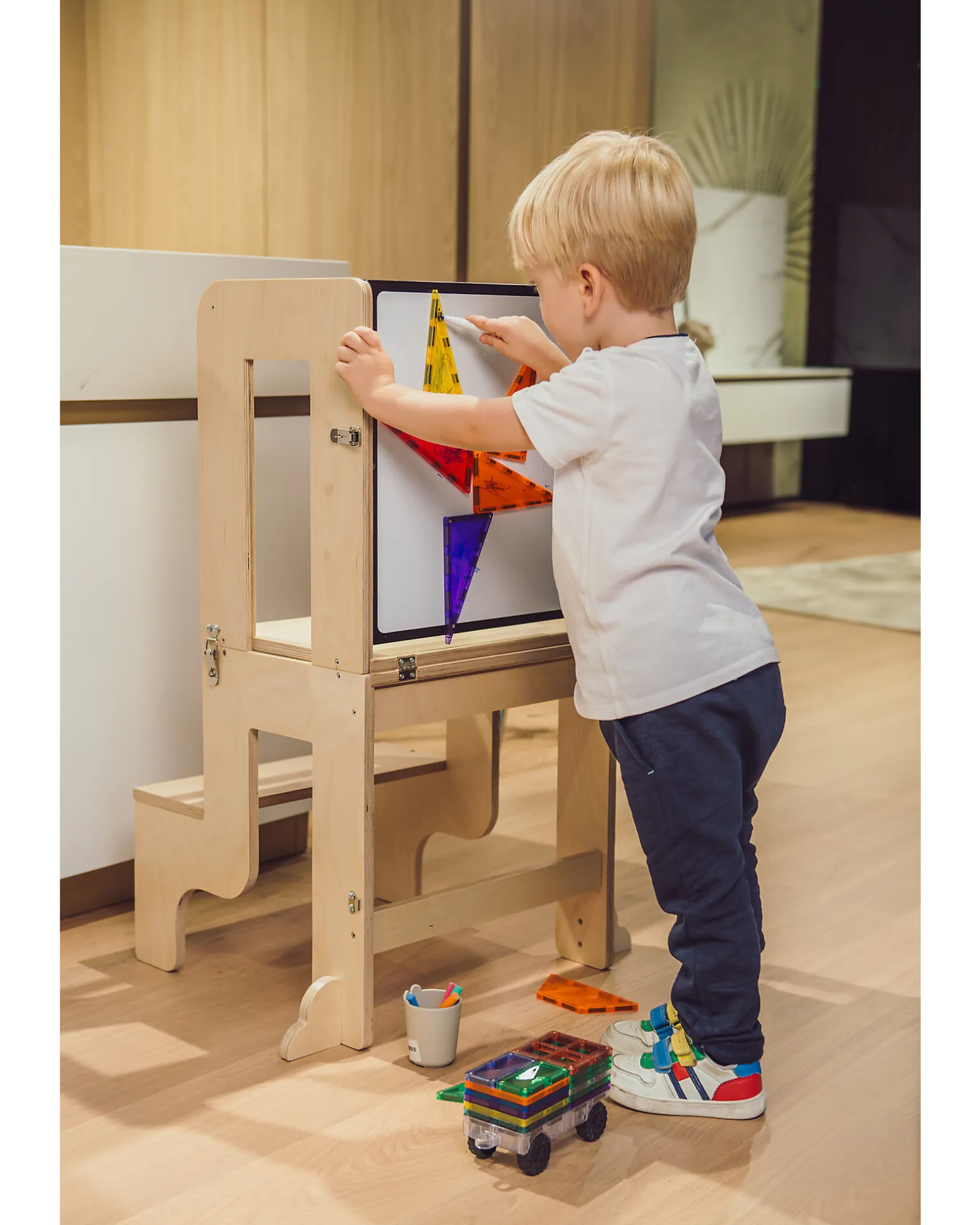 Torre Montessori 3 in 1 - Natural - Lavagna Magnetica e Convertibile in Tavolo+Sedia