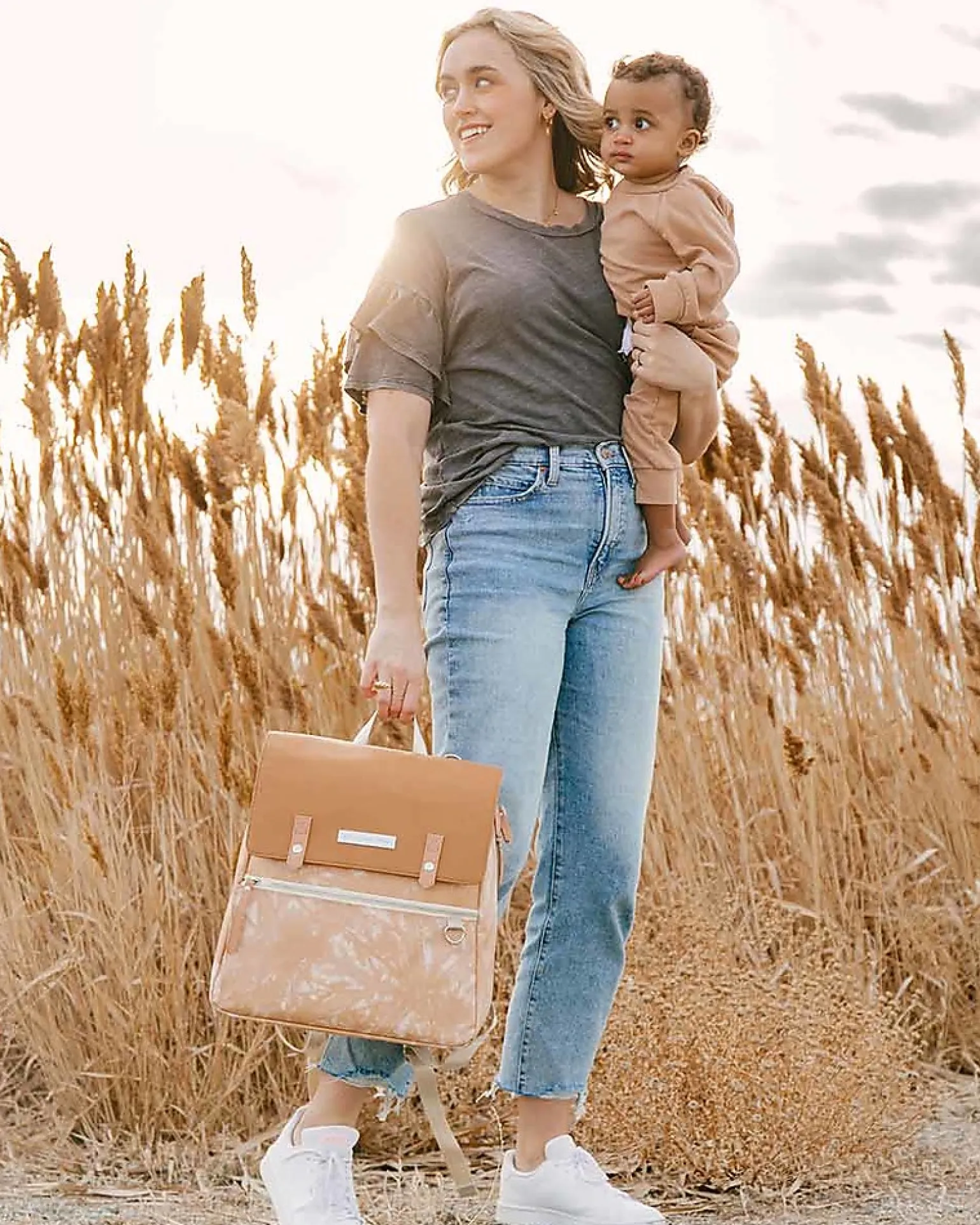 Zaino Meta - Sabbia - Soluzione Ultraleggera Funzionale ed Elegante per Te e il tuo Bambino!